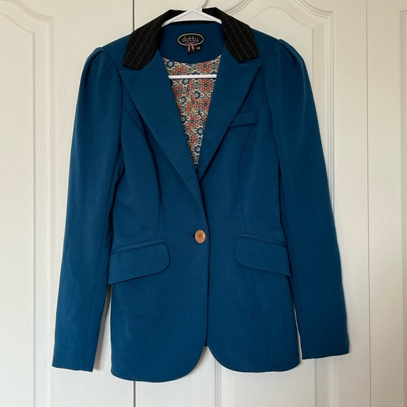 ๐จ๐ฆ Dotty stretchy Blue Blazer with Black Collar size xs - Picture 1 of 9